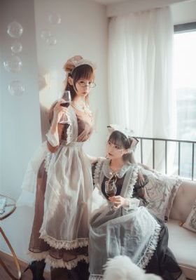 女性黑色蕾丝抹胸开叉短裙拔萝卜